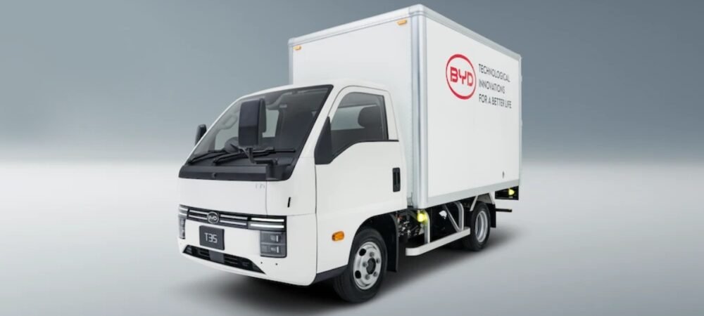 Caminhão elétrico BYD T35 na versão furgão de alumínio