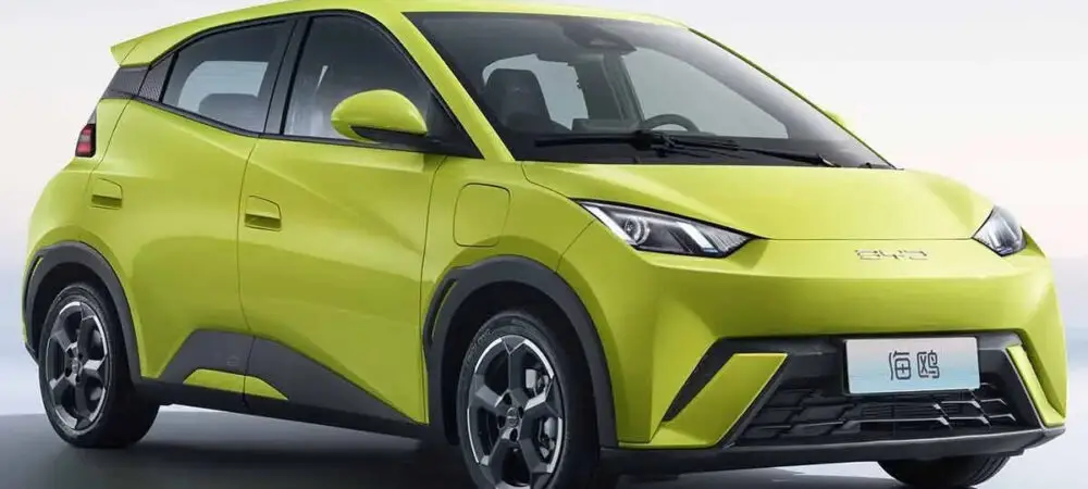 Carro BYD Dolphin Mini em verde limão