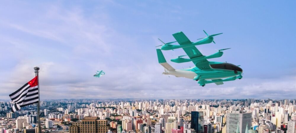 eVTOLEmbaerEve Imagem ilustrativa do avião elétrico eVTOL Embraer Eve voando em São Paulo