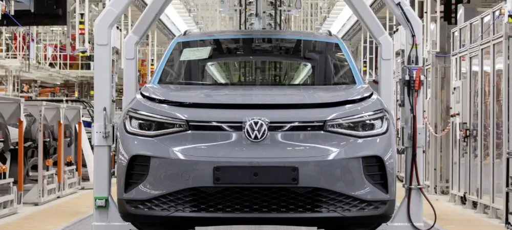 Volkswagen ID.4 sendo produzido na fábrica de Emden, Alemanha