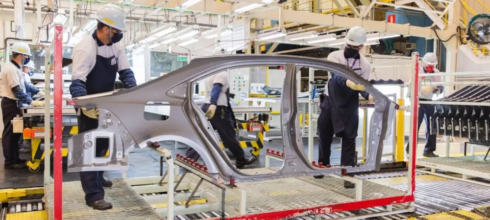 Foto de carro sendo produzido na planta da Toyota em Indaiatuba - SP