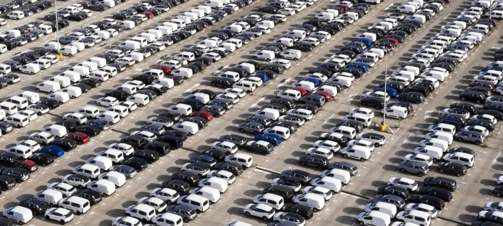 Líder global em vendas, indústria de carros elétricos da China enfrenta problemas por excesso de produção